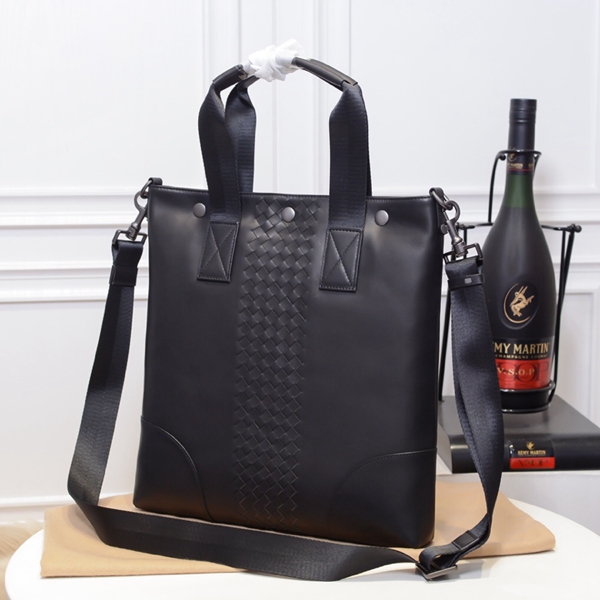 ボッテガヴェネタバッグ背面デザイン